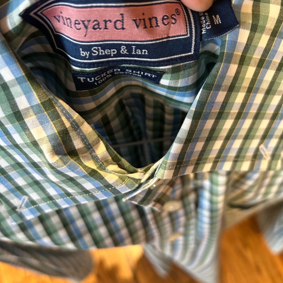 Vineyard vines shirt - Picture 2 of 2
